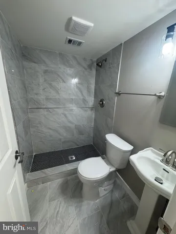 a bathroom with a toilet and a shower