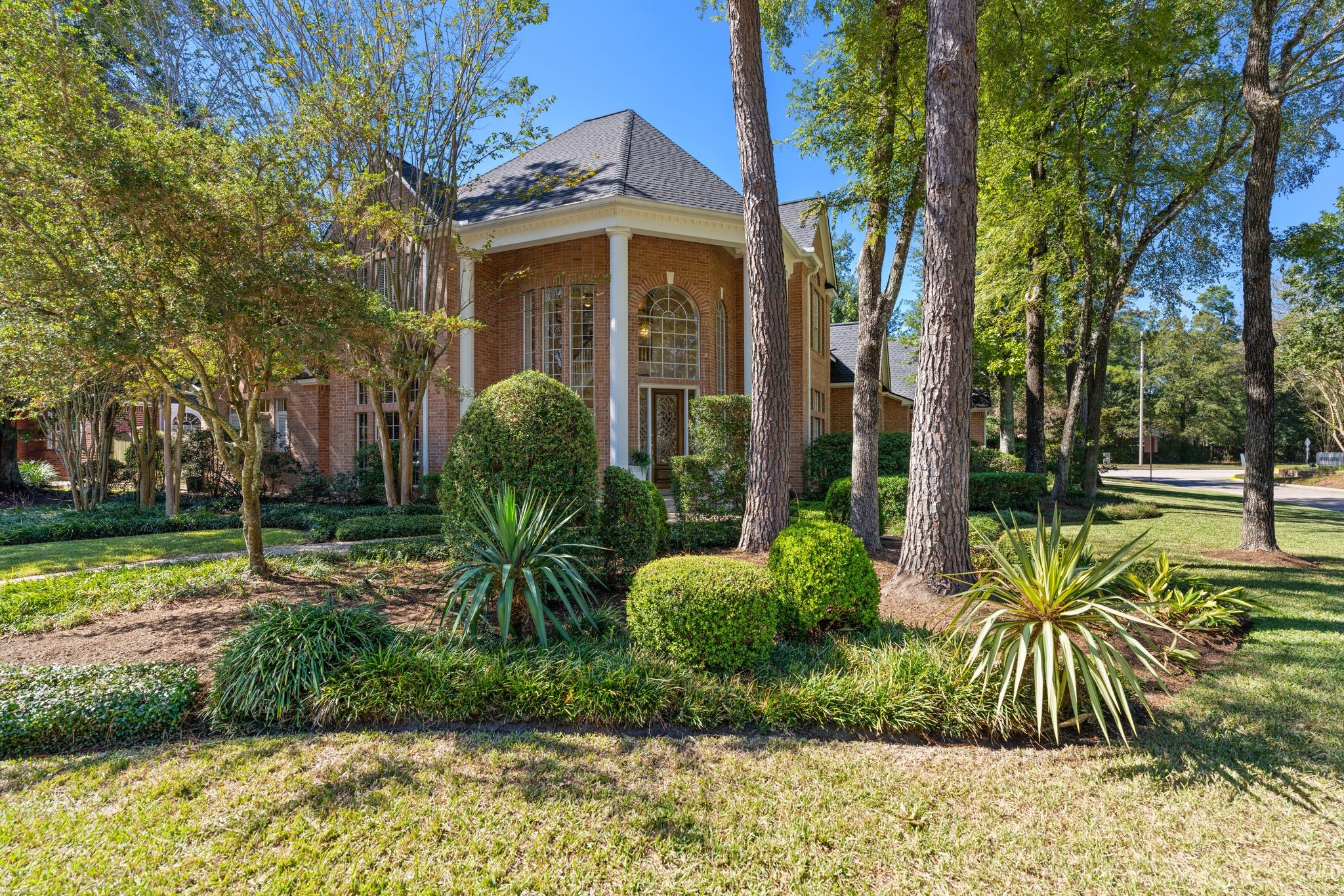 2 Bridgeberry Court Spring, TX 77381 - Photo 2 of 50 a view of a chair and table in the garden