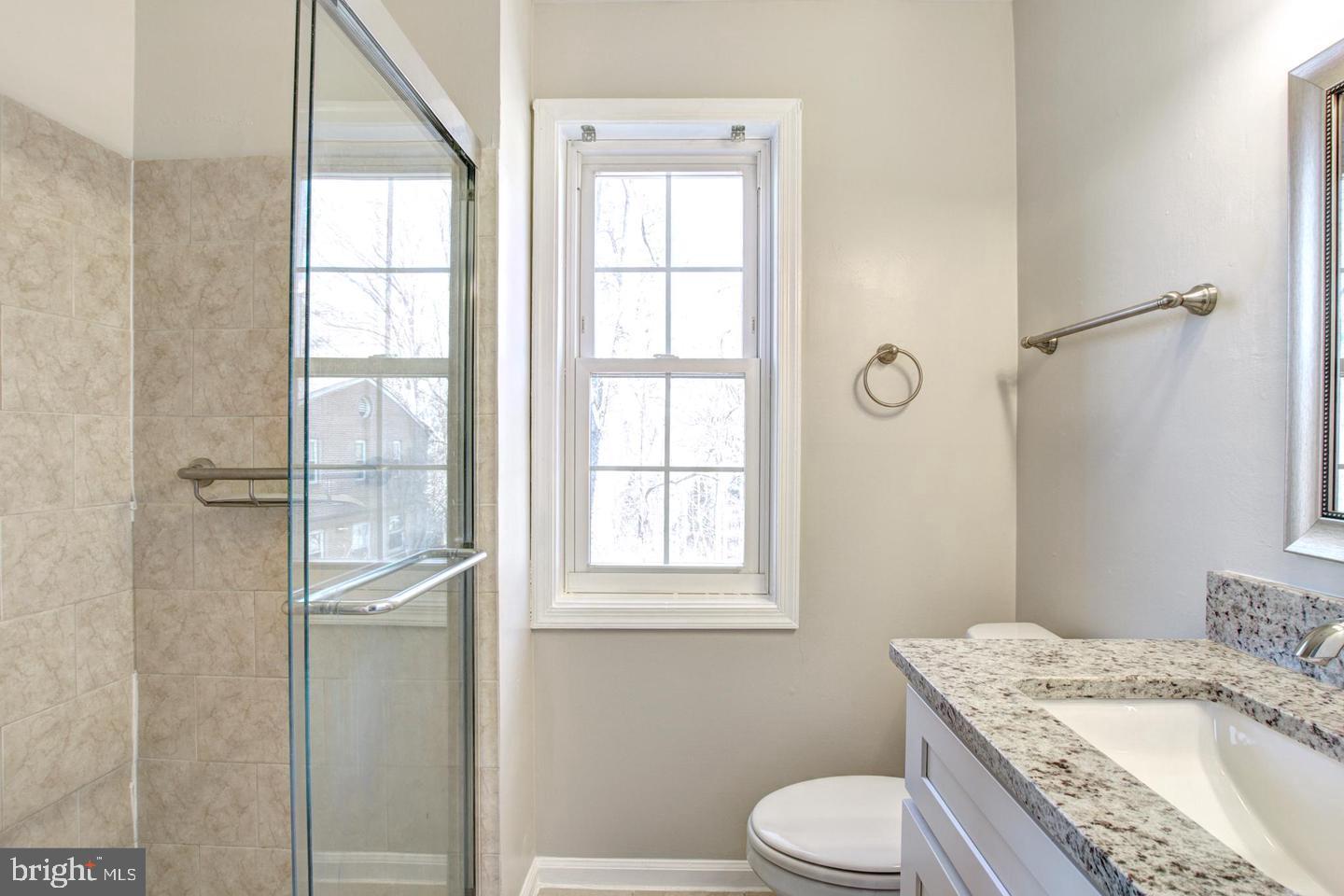 9840 Lakepointe Drive Burke, VA 22015 - Photo 21 of 46 Primary bath