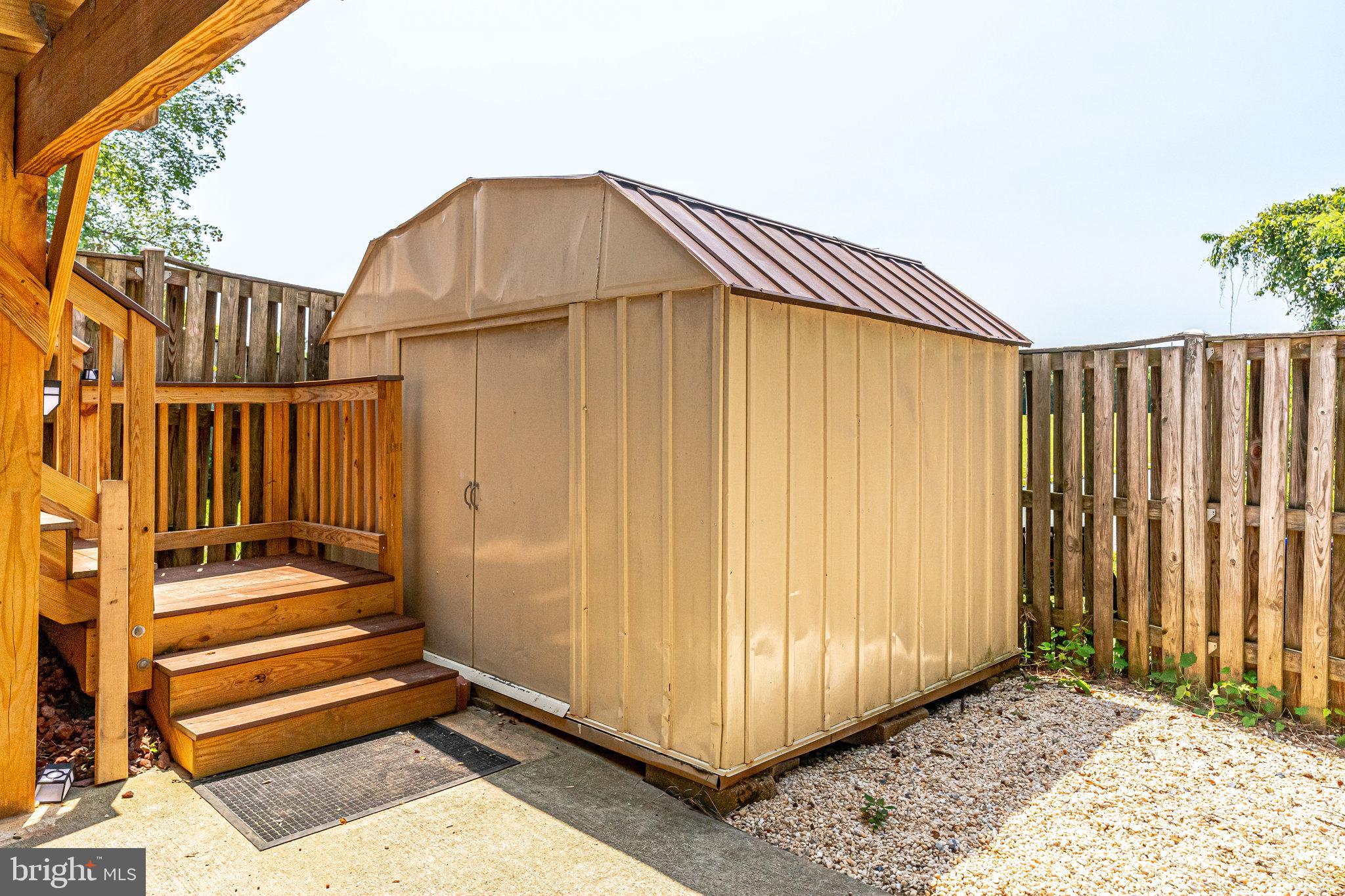 9840 Lakepointe Drive Burke, VA 22015 - Photo 37 of 46