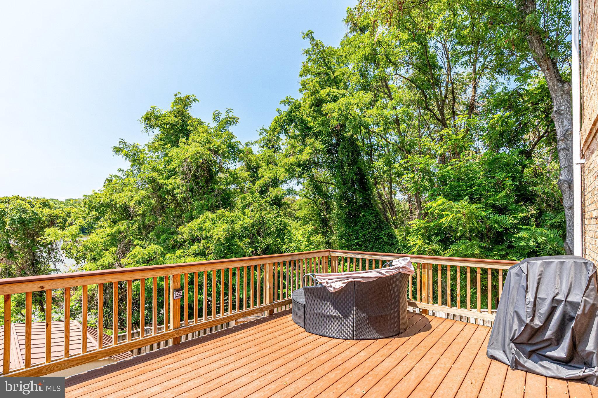 9840 Lakepointe Drive Burke, VA 22015 - Photo 40 of 46