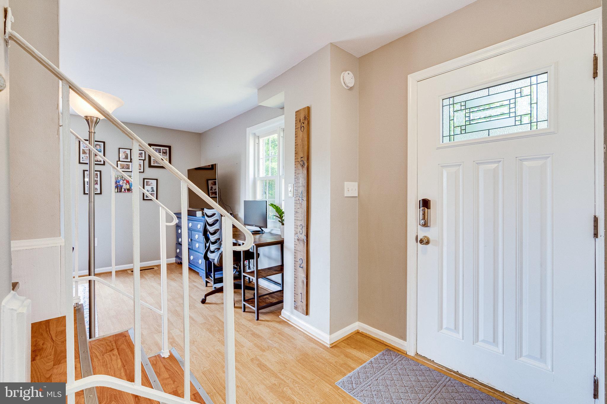 9840 Lakepointe Drive Burke, VA 22015 - Photo 5 of 46