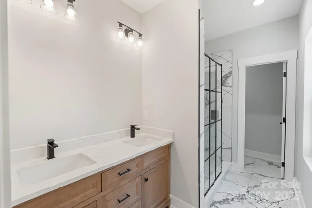 $475,000 | 908 30th Ave Drive Northwest, Hickory, NC 28601