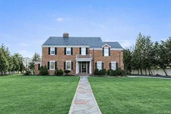 $1,550,000 | 13 Arbor Place, Glen Cove, NY 11542