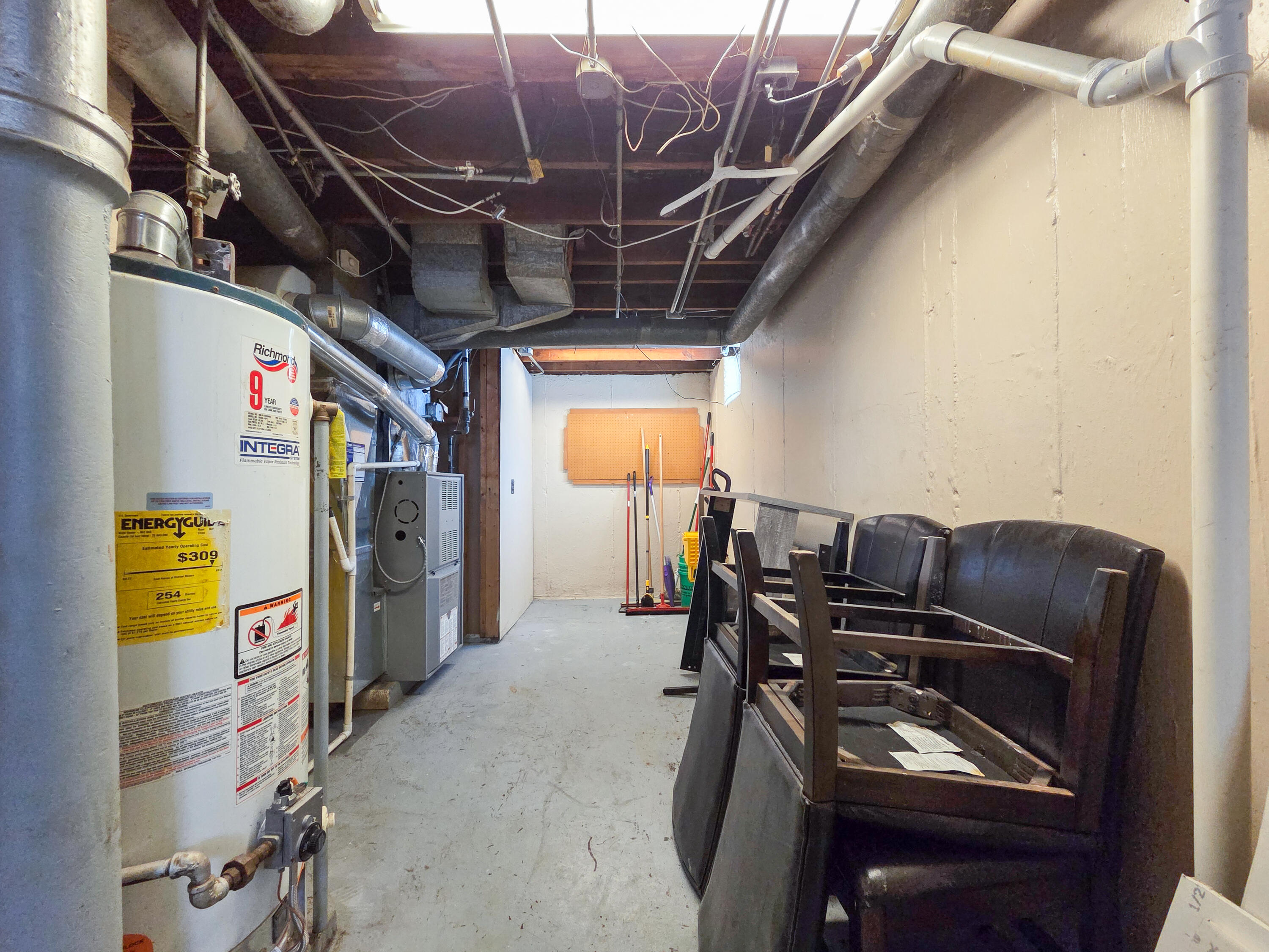 1472 Atlas Street Hammond, IN 46320 - Photo 25 of 27 a storage room with furniture