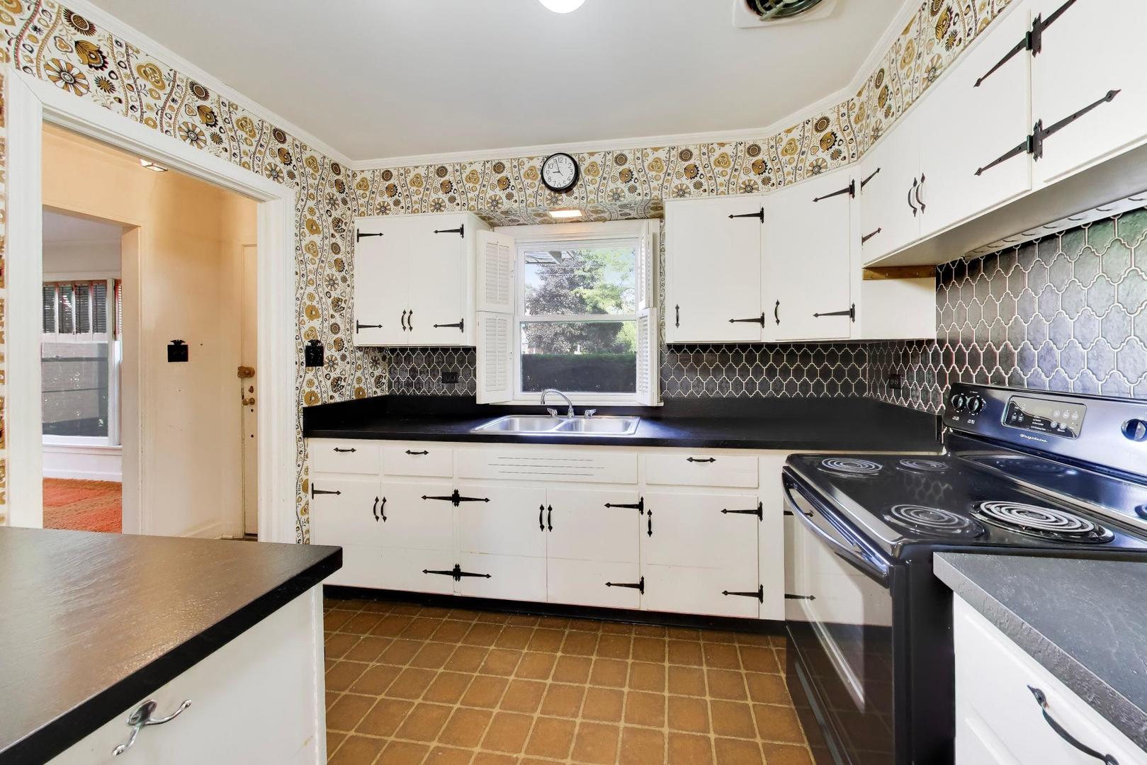 8631 East Prairie Road Skokie, IL 60076 - Photo 3 of 19 Gallery Image 3