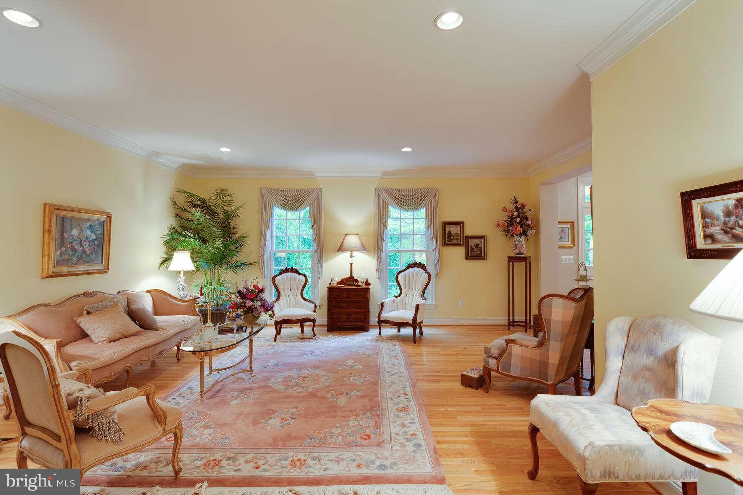 7054 Balmoral Forest Road Clifton, VA 20124 - Photo 3 of 30 Living Room