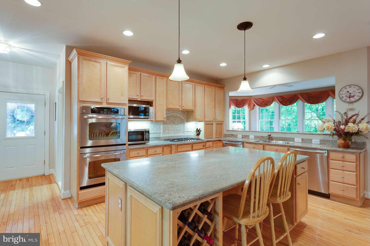 7054 Balmoral Forest Road Clifton, VA 20124 - Photo 9 of 30 Kitchen