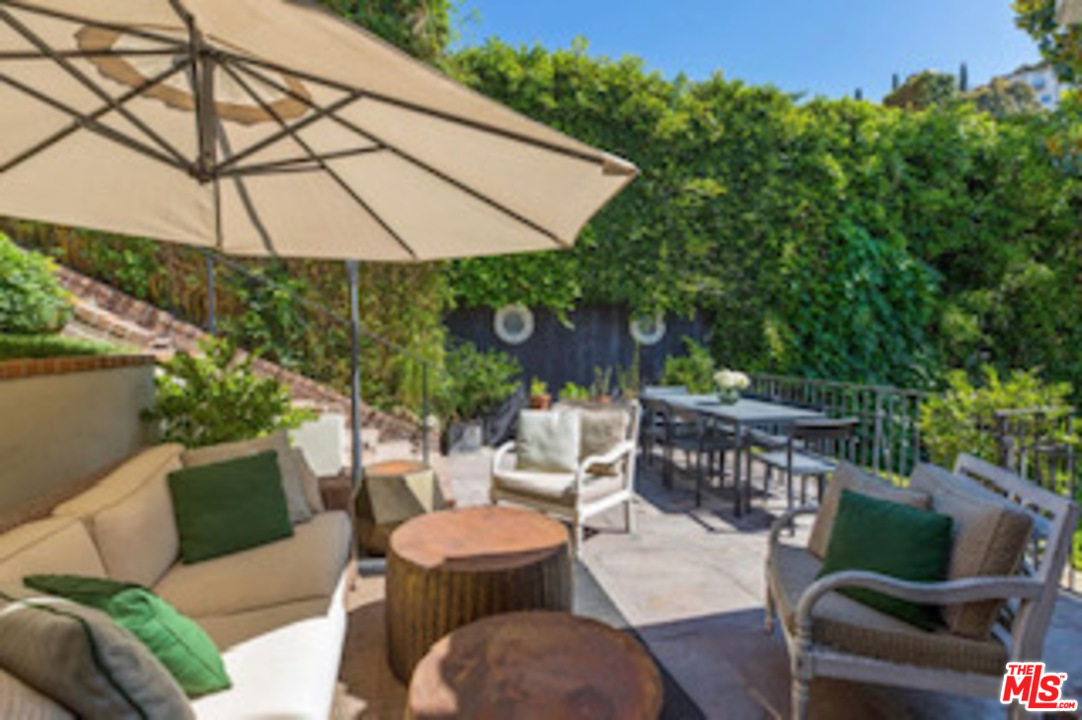 1427 Queens Road Los Angeles, CA 90069 - Photo 2 of 30 Gallery Image 2