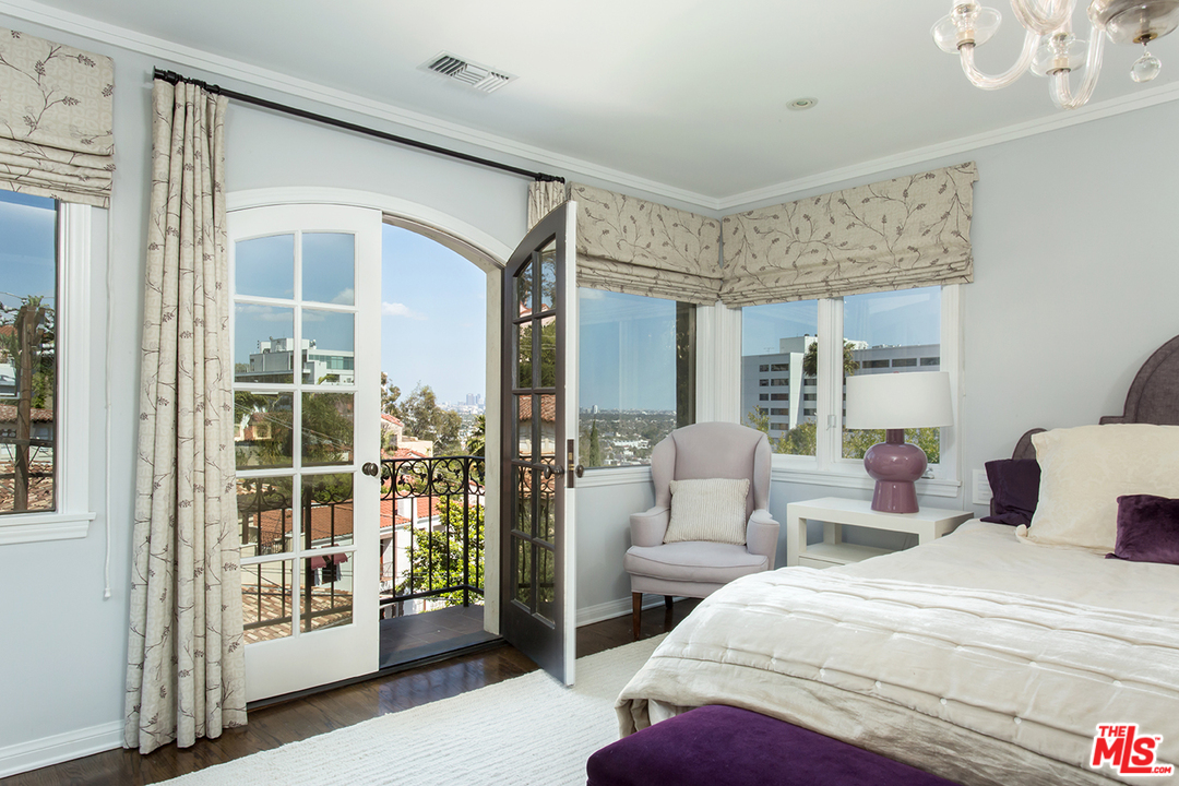 1427 Queens Road Los Angeles, CA 90069 - Photo 12 of 30 Gallery Image 12