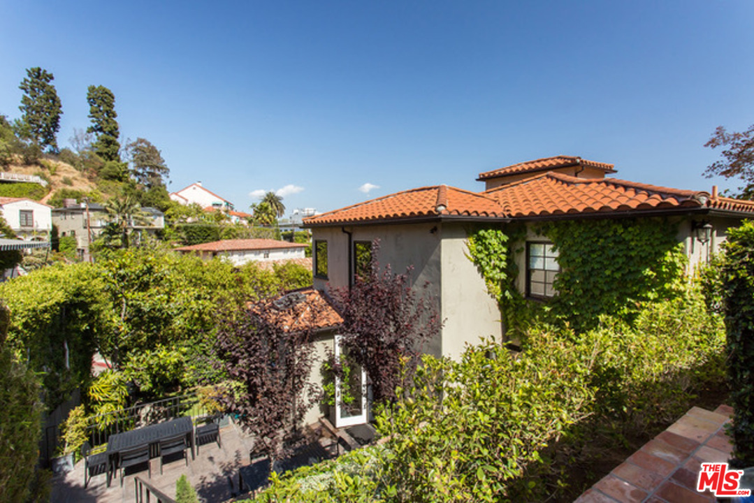 1427 Queens Road Los Angeles, CA 90069 - Photo 3 of 30 Gallery Image 3