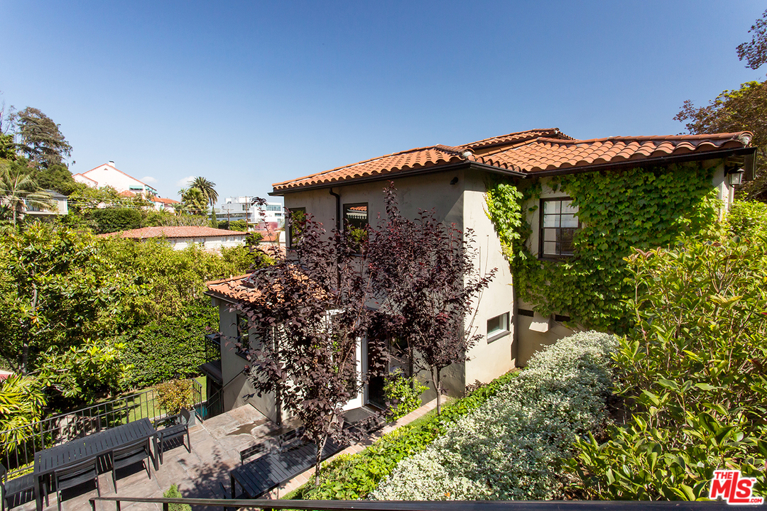1427 Queens Road Los Angeles, CA 90069 - Photo 5 of 30 Gallery Image 5