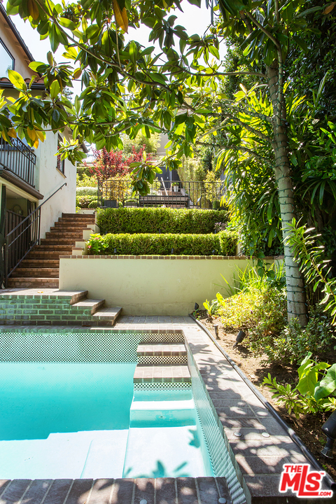 1427 Queens Road Los Angeles, CA 90069 - Photo 9 of 30 Gallery Image 9