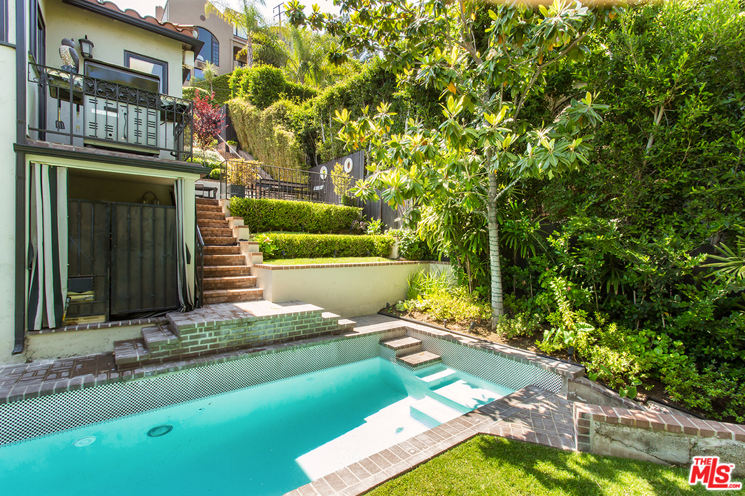 1427 Queens Road Los Angeles, CA 90069 - Photo 10 of 30 Gallery Image 10