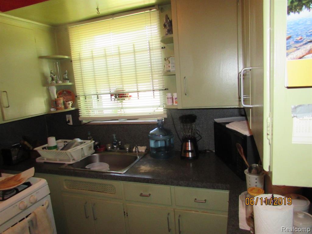 10917 Nottingham Road Detroit, MI 48224 - Photo 13 of 38