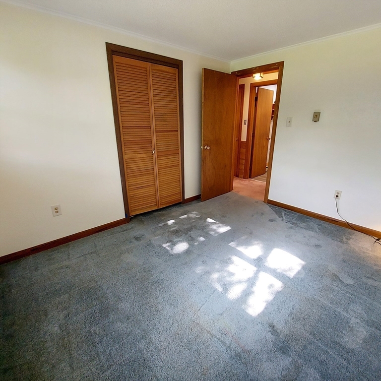1075 West Brookfield Road New Braintree, MA 01531 - Photo 12 of 42