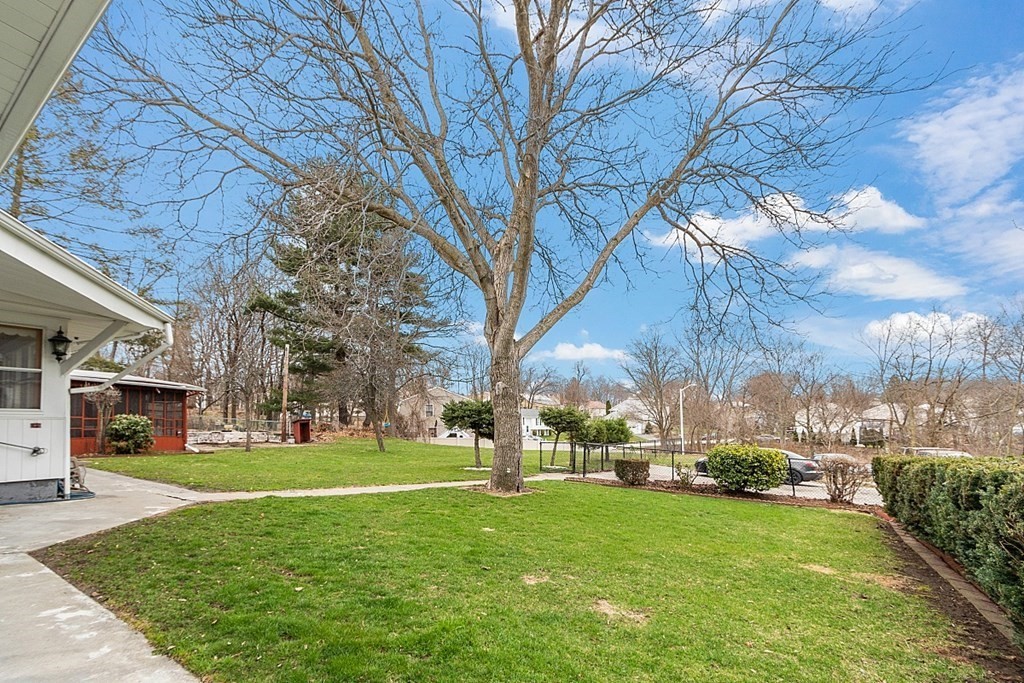 3 Travis Street Worcester, MA 01604 - Photo 6 of 38 Gallery Image 6