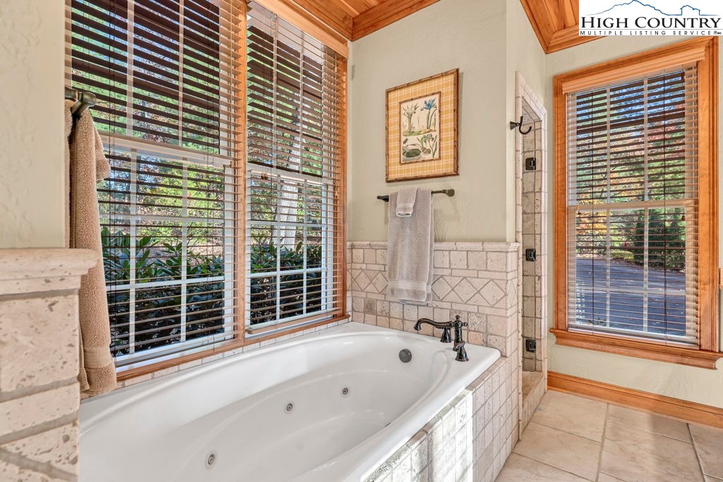 3664 Elk Ridge Road Ferguson, NC 28624 - Photo 27 of 46 a bathroom with sink and a bathtub