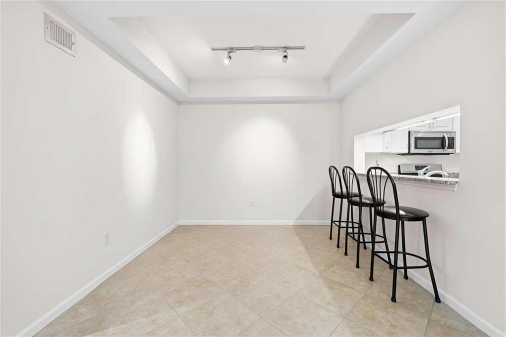 240 Renaissance Parkway Northeast, Unit 211 Atlanta, GA 30308 - Photo 9 of 34 Gallery Image 9