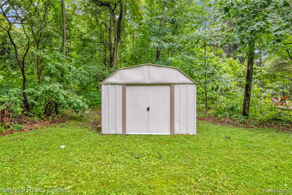 21135 Elwell Road Belleville, MI 48111 - Photo 22 of 35
