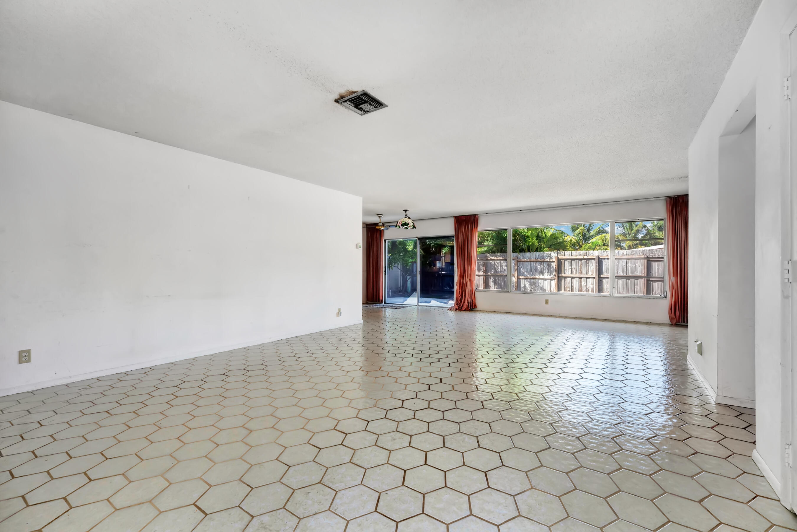 625 Linnet Circle Delray Beach, FL 33444 - Photo 4 of 20 _DSC6212