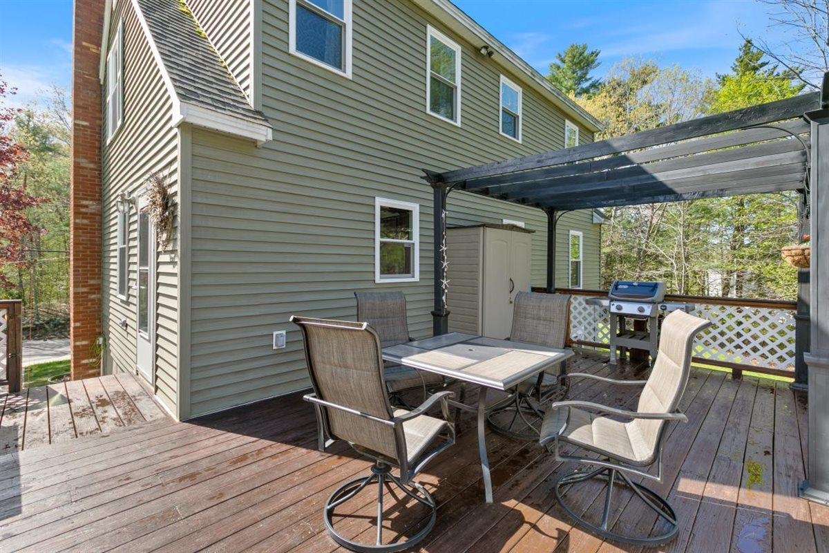 39 Prescott Road Raymond, NH 03077 - Photo 4 of 52 Gallery Image 4