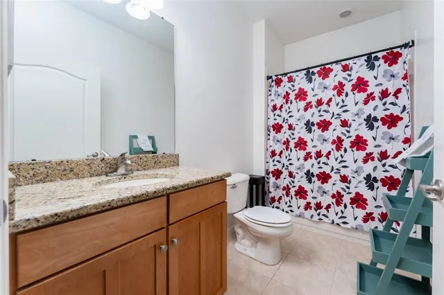 a view of an entryway with a workspace