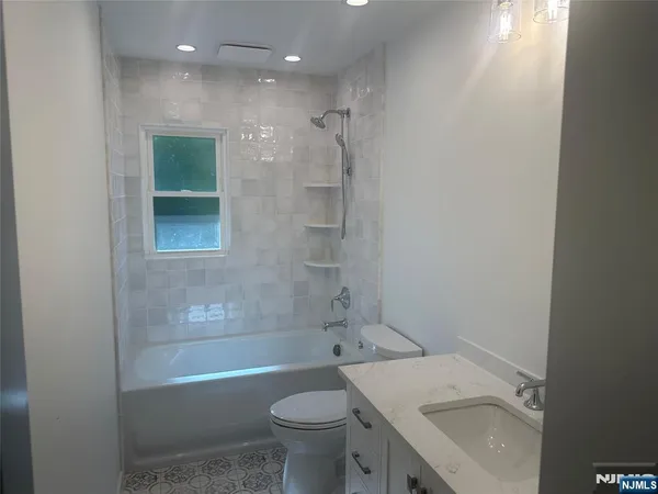 $3,000 | 223 Lakewood Drive, Bloomfield, NJ 07003