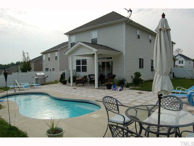 inground pool, covered patio, fenced in back yard