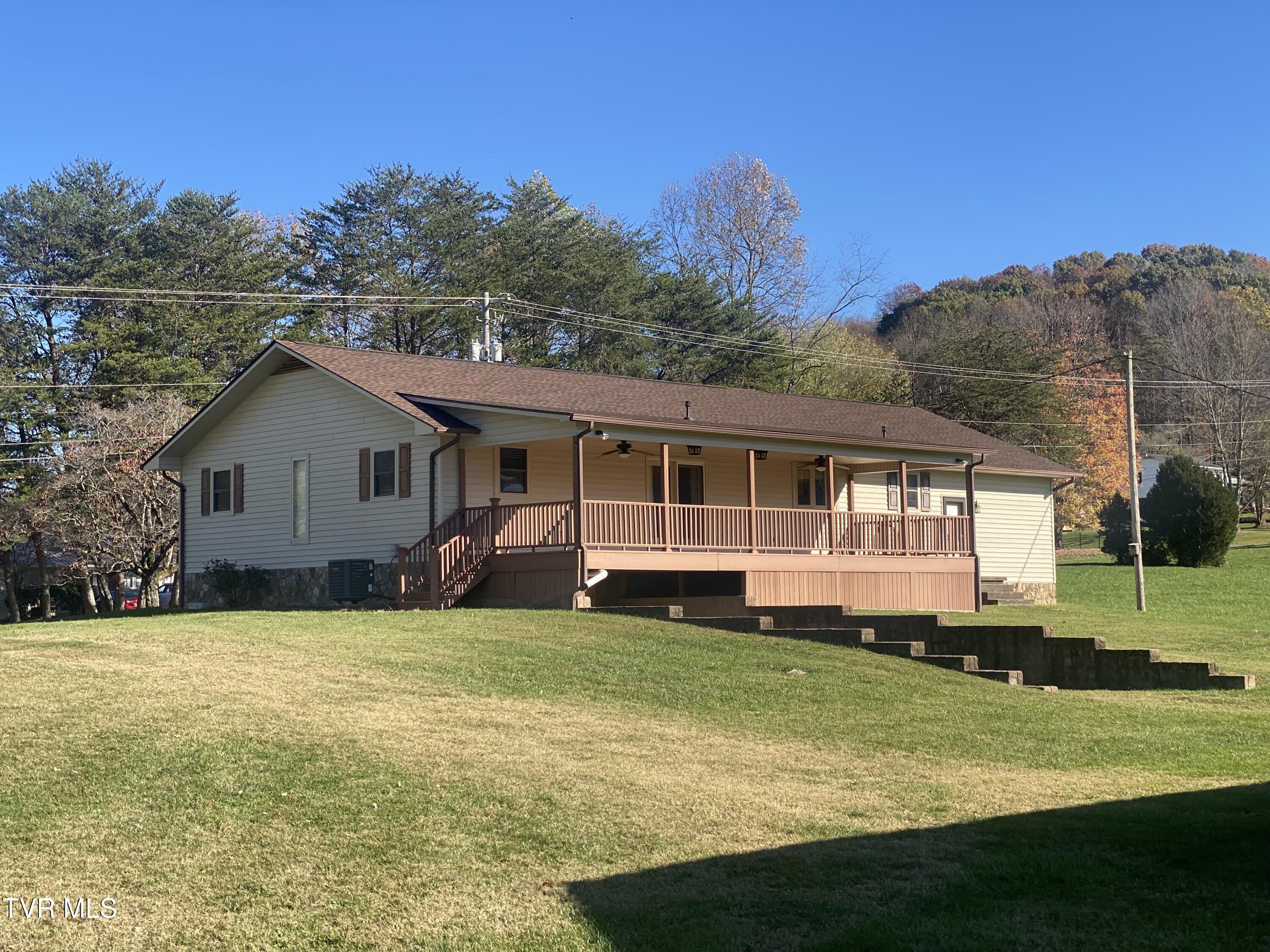 124 Anderson Road Johnson City, TN 37601 - Photo 3 of 26 IMG-8651