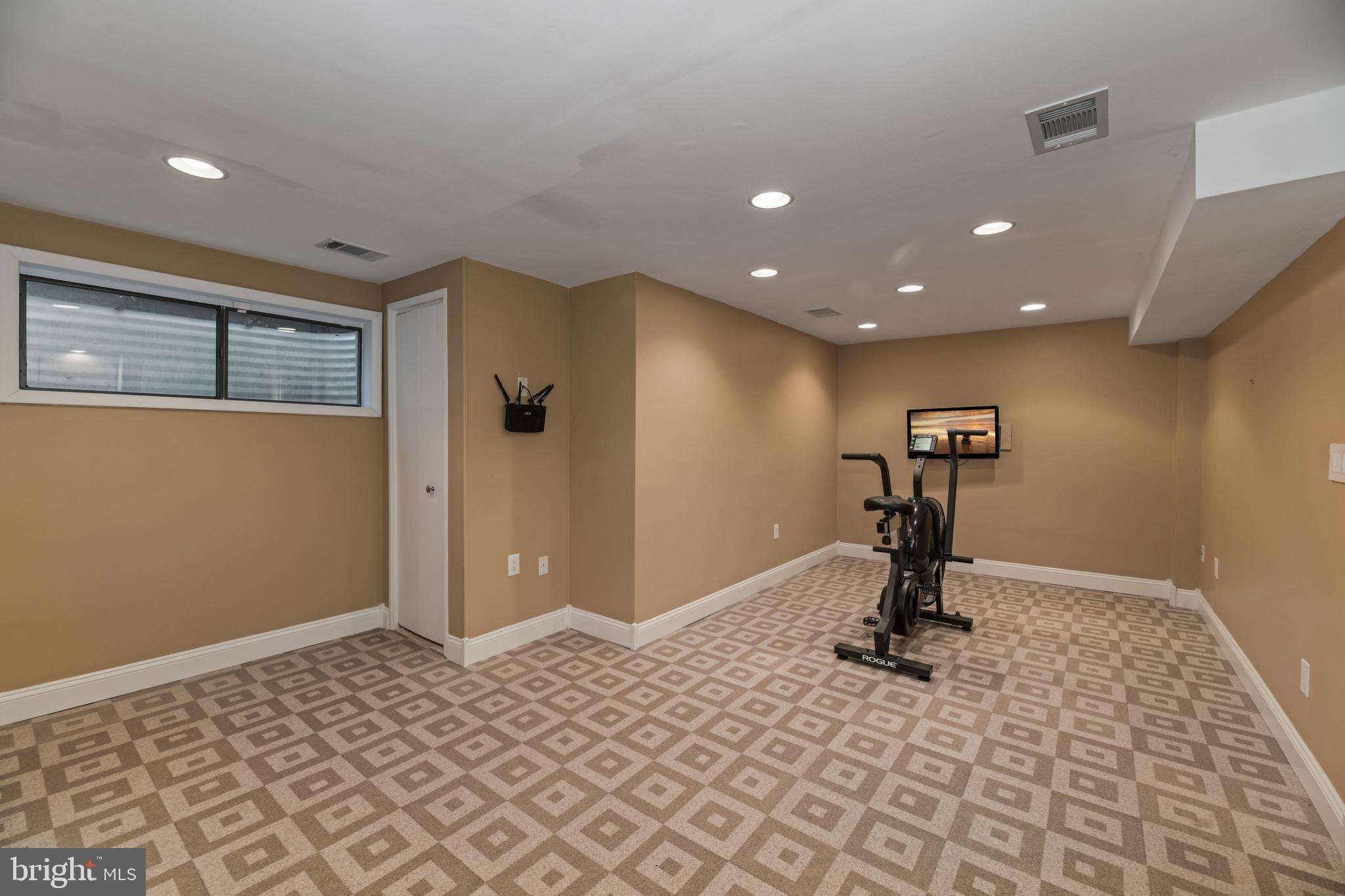8527 Jenner Court Springfield, VA 22153 - Photo 28 of 36 Gallery Image 28