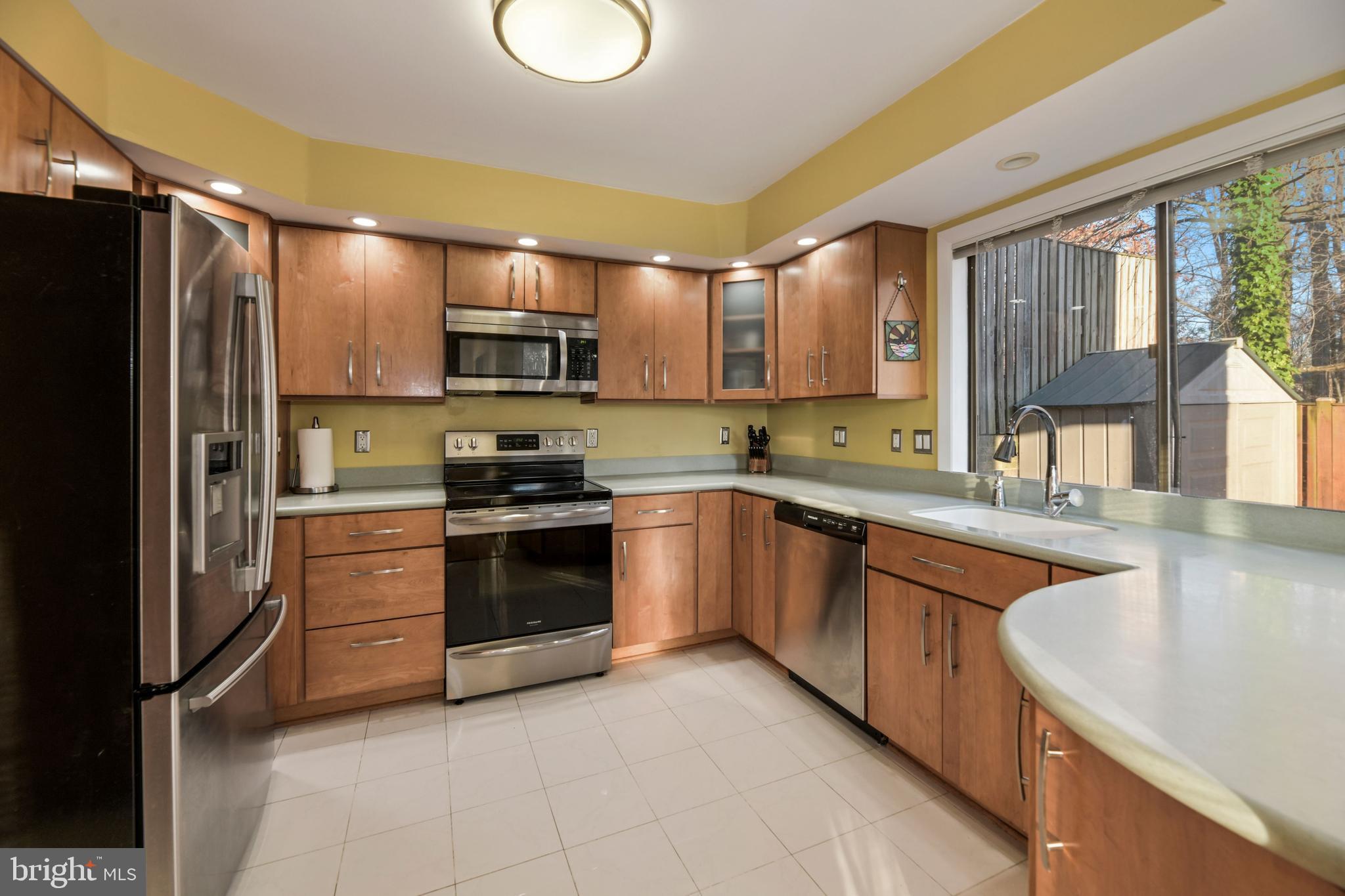 8527 Jenner Court Springfield, VA 22153 - Photo 7 of 36 Gallery Image 7