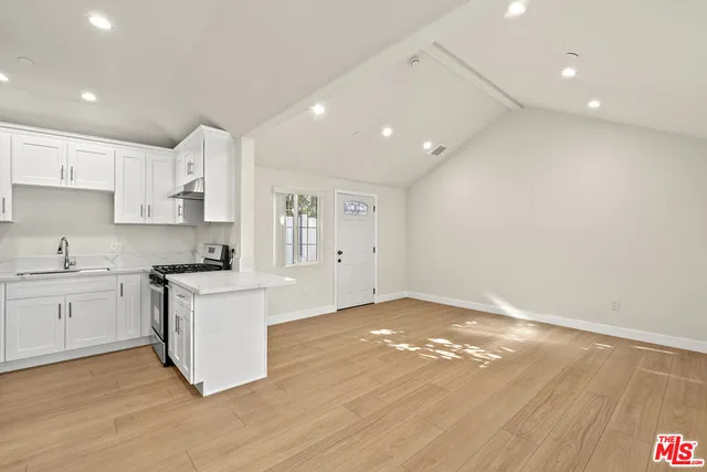 $2,200 | 6516 1/2 Beck Avenue, North Hollywood, CA 91606