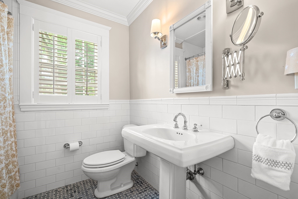 24 Cleveland Road Needham, MA 02492 - Photo 19 of 31