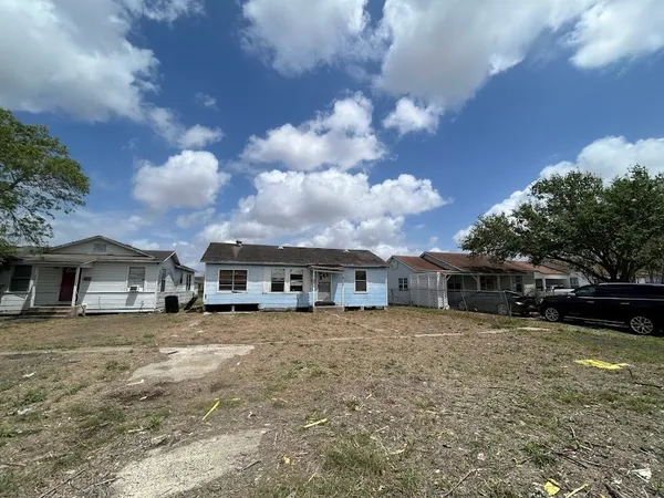 $69,999 | 407 East 2nd Street, Bishop, TX 78343