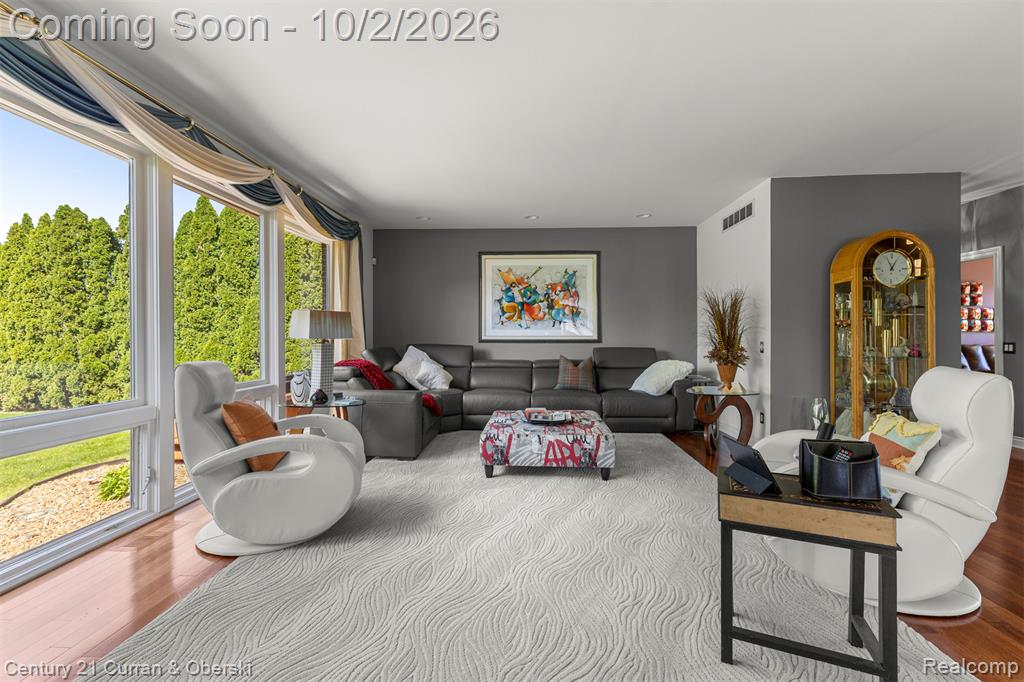 20175 Gill Road Livonia, MI 48152 - Photo 10 of 61 Gallery Image 10