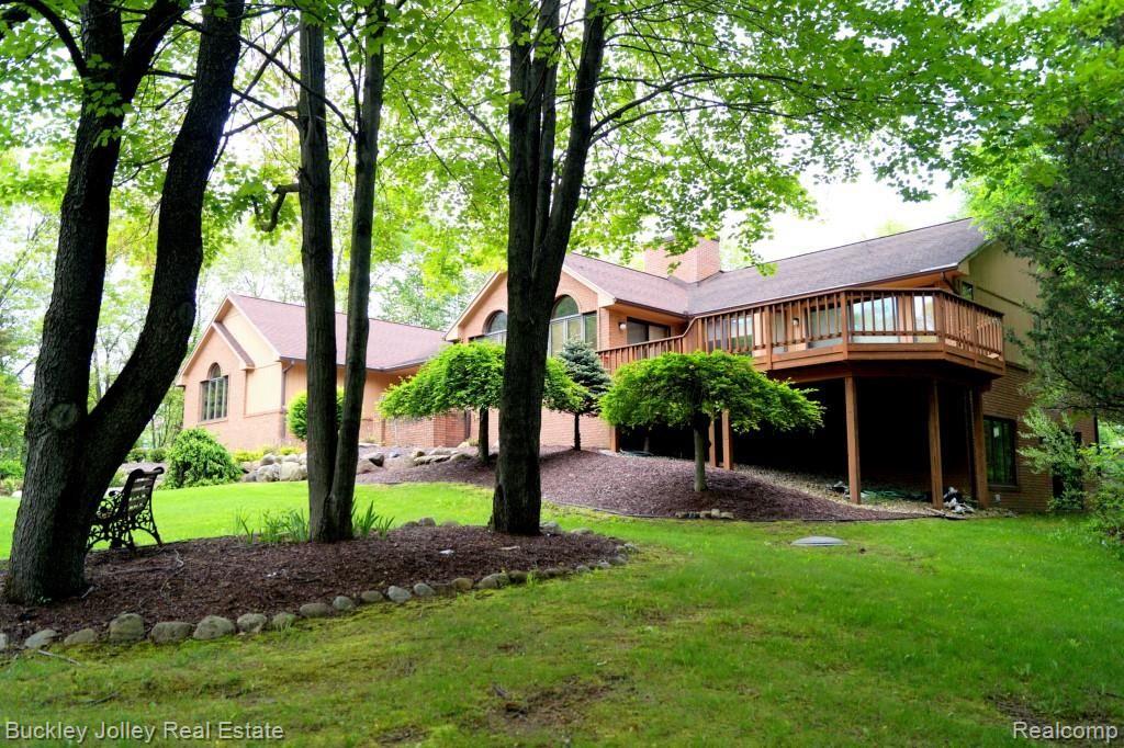 2585 Spruce Ridge Howell, MI 48855 - Photo 19 of 22