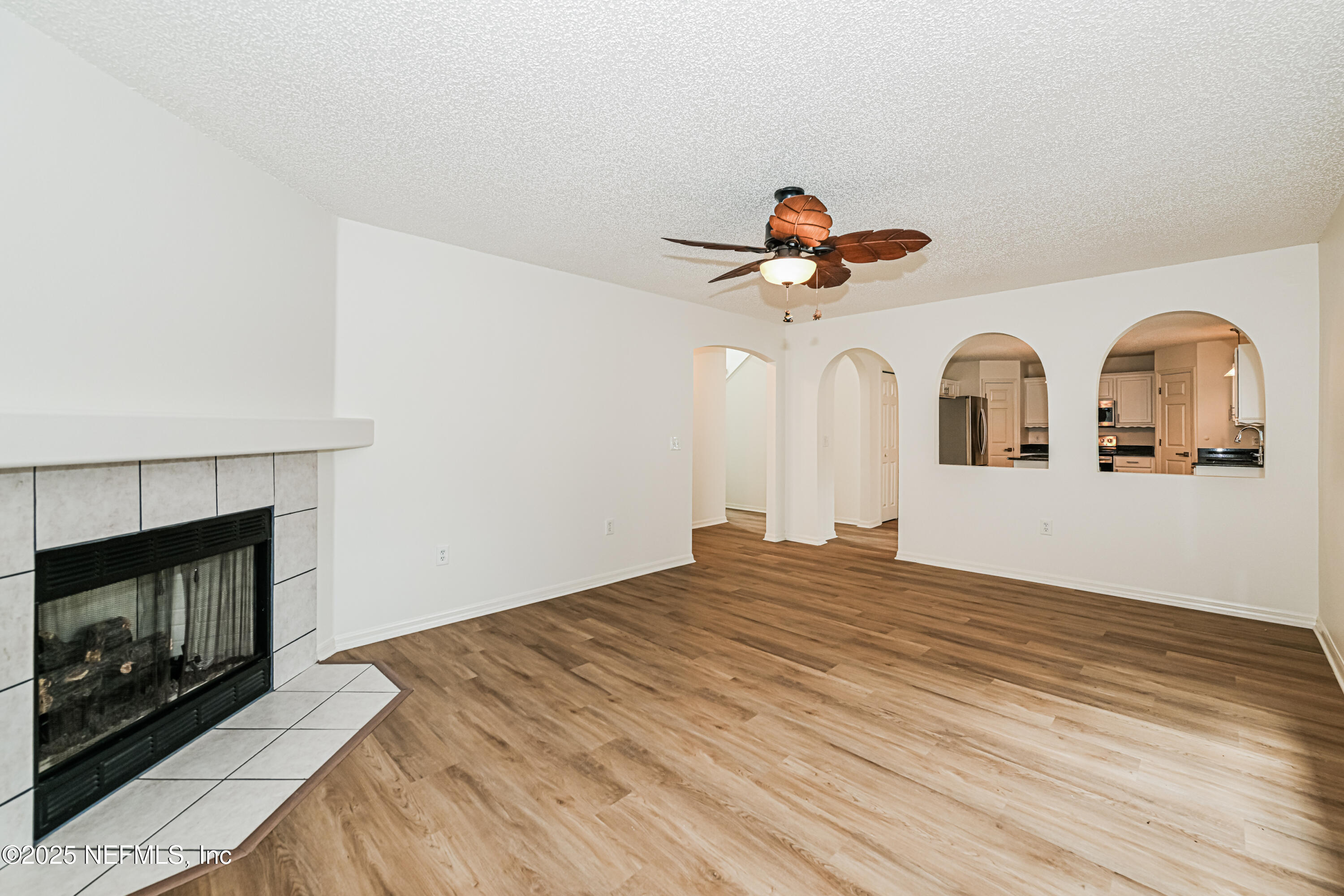 Living Room-14747400