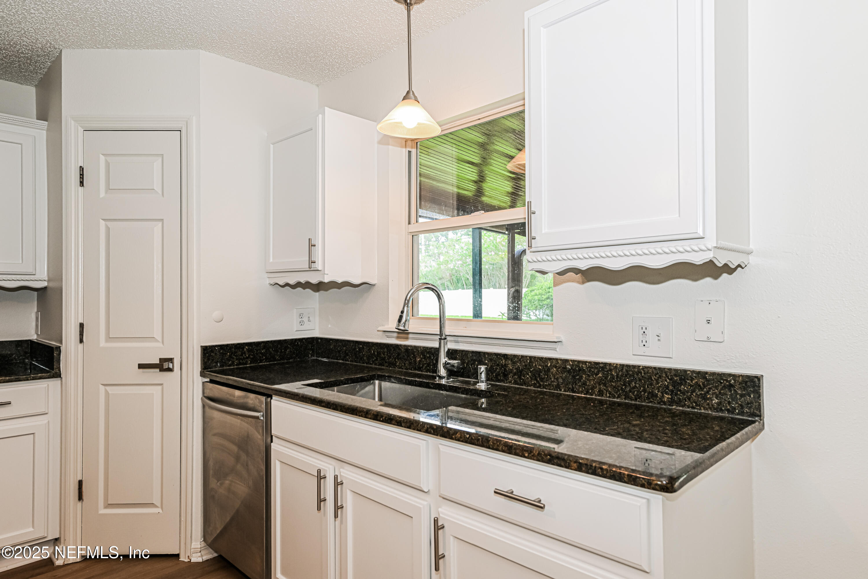 Kitchen-14747401