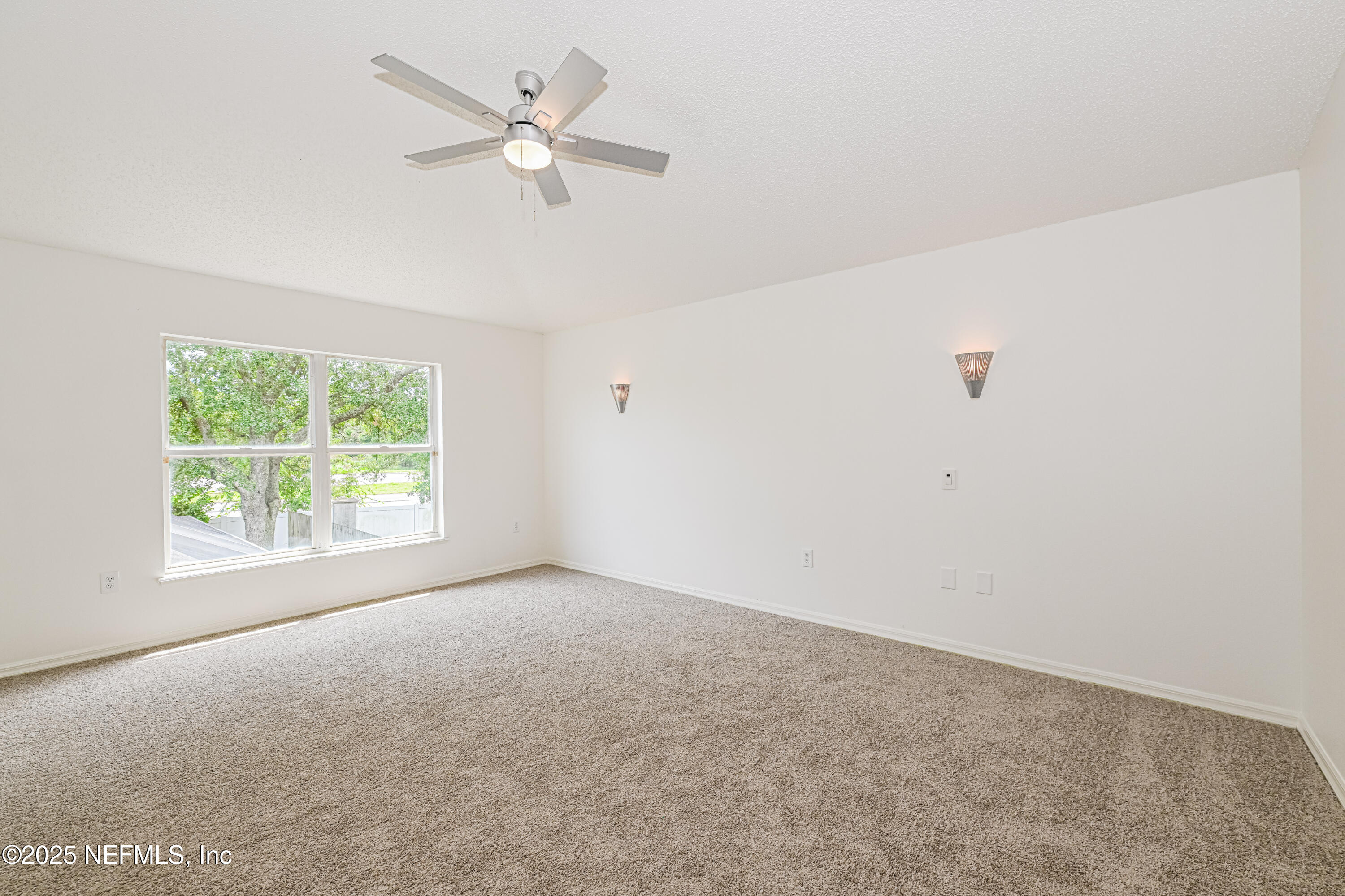 Main Bedroom-14747392