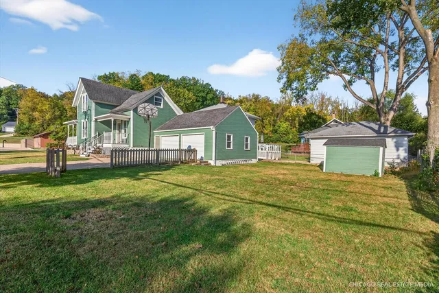 $379,000 | 102 Center Street, Algonquin, IL 60102