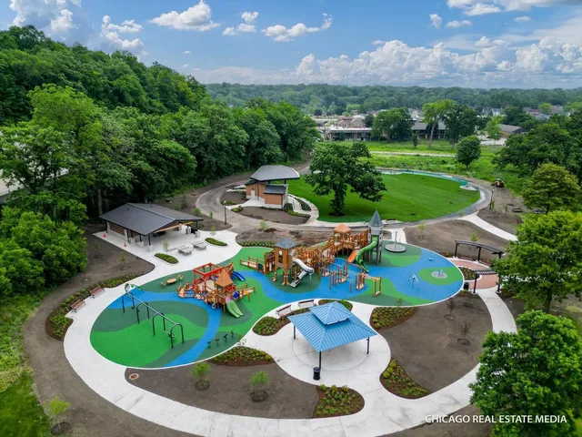 $379,000 | 102 Center Street, Algonquin, IL 60102