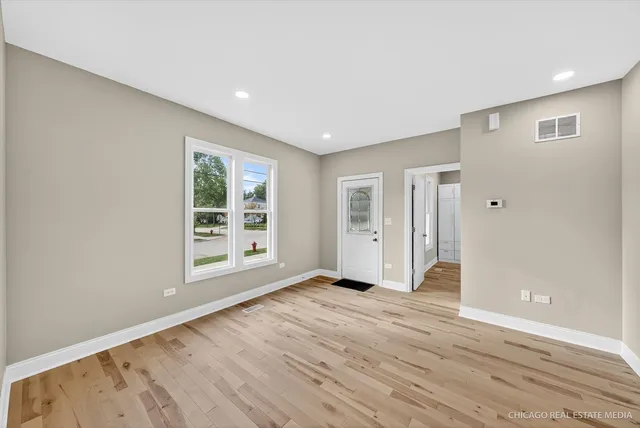 $379,000 | 102 Center Street, Algonquin, IL 60102