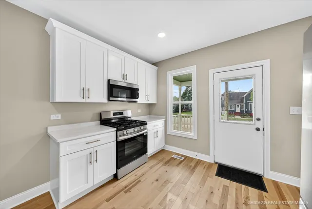 $379,000 | 102 Center Street, Algonquin, IL 60102