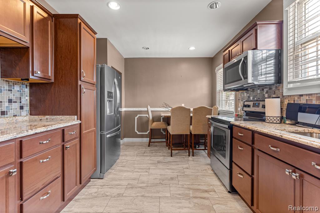 7803 Miller Road Dearborn, MI 48126 - Photo 4 of 49