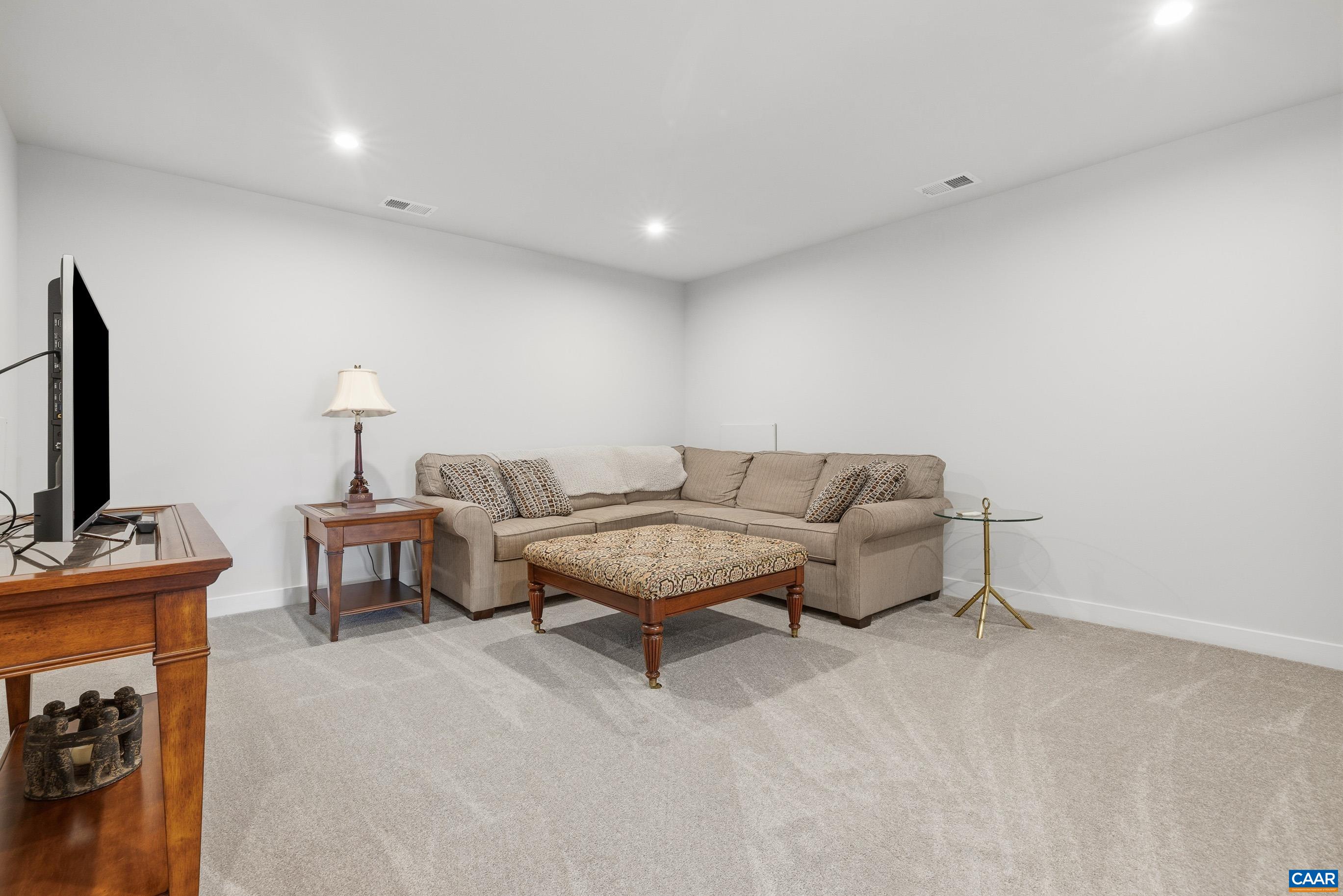 390 Winding Road Keswick, VA 22947 - Photo 38 of 43 Large Flex Space