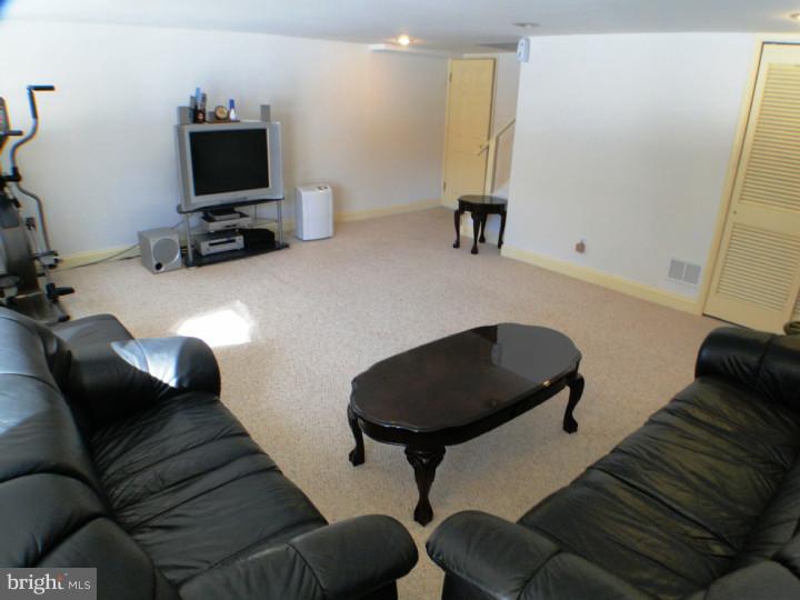 424 Rennard Street Philadelphia, PA 19116 - Photo 19 of 25 Basement - Finished