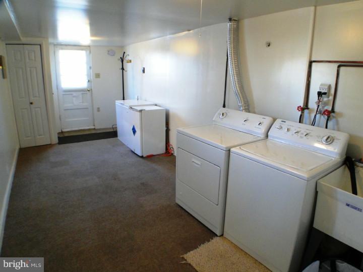 424 Rennard Street Philadelphia, PA 19116 - Photo 20 of 25 Laundry Room