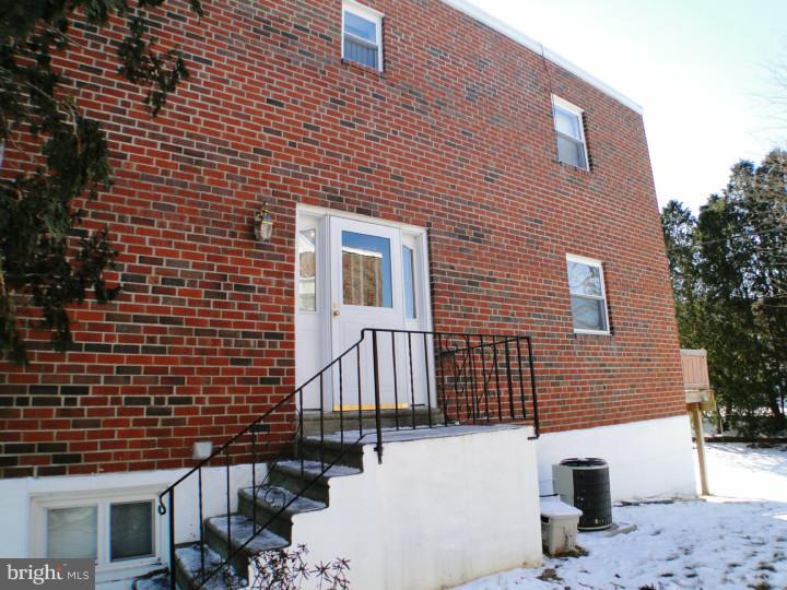 424 Rennard Street Philadelphia, PA 19116 - Photo 22 of 25 Side Yard