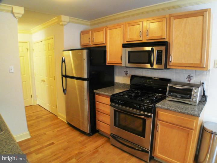 424 Rennard Street Philadelphia, PA 19116 - Photo 6 of 25 Kitchen